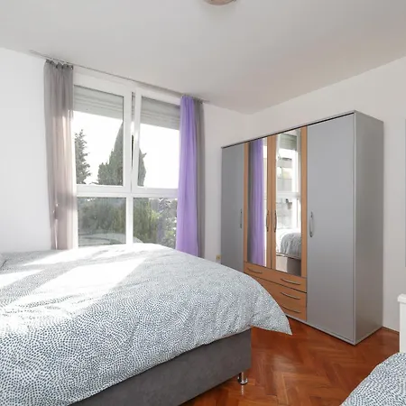 Azzurro E Bianco Apartment *